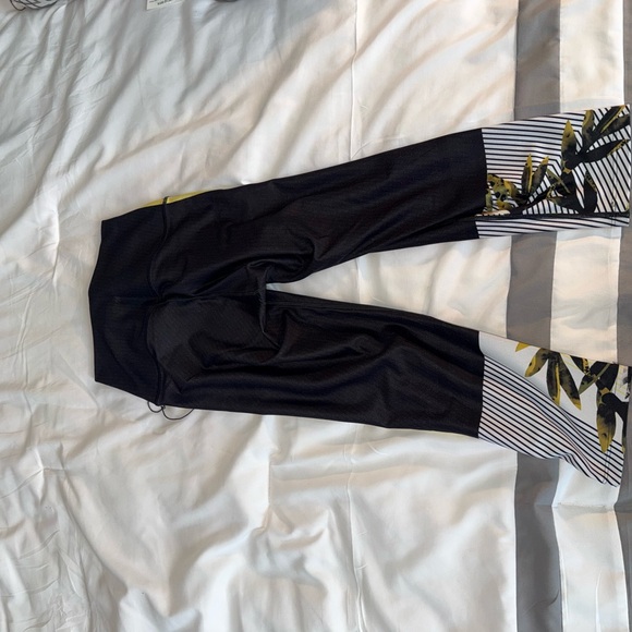Peloton Black and Yellow Patterned Capri Leggings - Picture 4 of 4